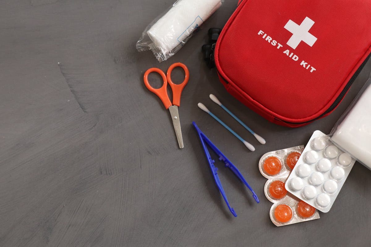 Travel first aid kit: the complete packing list without overpaying