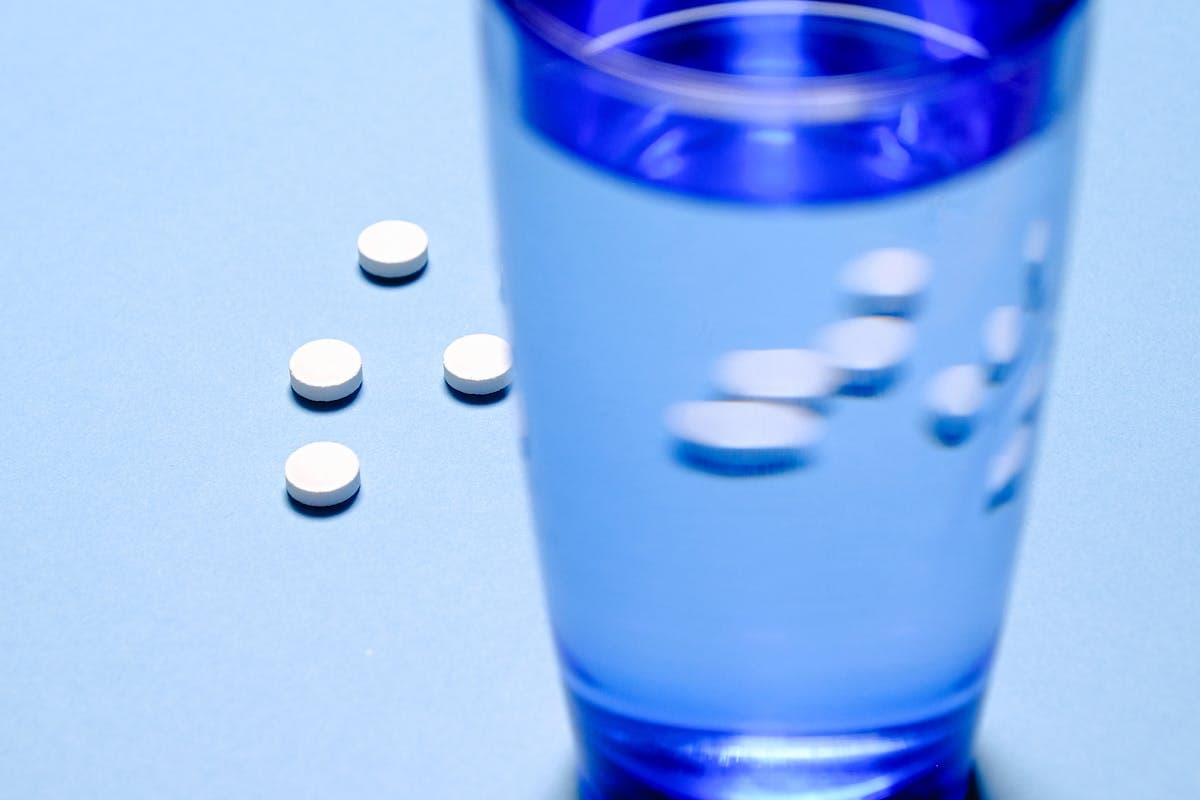 Medications and Alcohol: What Not to Mix in Summer and on Holiday