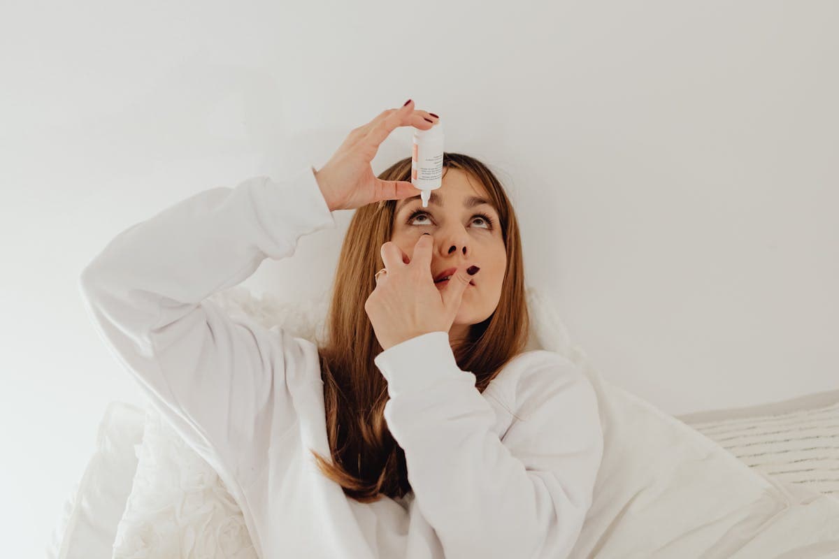 Conjunctivitis in Summer: Pool Water, Allergens, and Which Eye Drops to Choose
